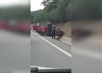 İki otomobil çarpıştı: 2 yaralı