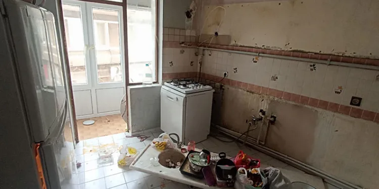İnegöl’de kontrolden çıkan araç kaldırıma çıktı