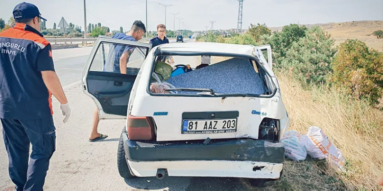 Çorum’da hafif ticari araç ile otomobil çarpıştı: 3 yaralı