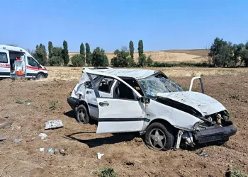 Takla atan otomobil hurdaya döndü: 2 yaralı