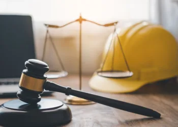 Bursa’da ters yönde ilerleyen motosikletli kaza yaptı