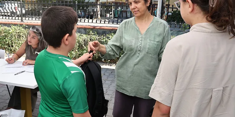 Nilüferli miniklere kırtasiye desteği