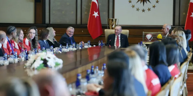 Şampiyonlar Külliye’de! Erdoğan, Filenin Sultanları’nı kabul etti