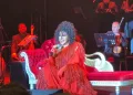 Kuşadası’nda yuhalanmıştı, olaylı konserin ardından Bursa’da sahne aldı