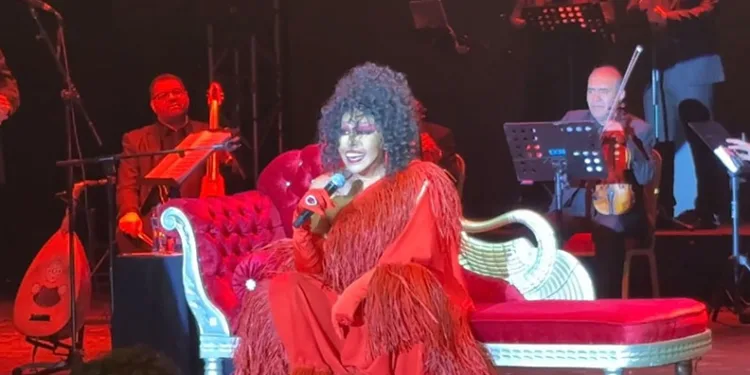 Kuşadası’nda yuhalanmıştı, olaylı konserin ardından Bursa’da sahne aldı
