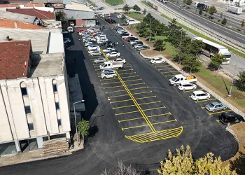 Mobilya sanayisine nefes aldıran otopark hizmete girdi