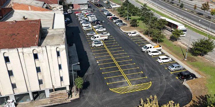 Mobilya sanayisine nefes aldıran otopark hizmete girdi