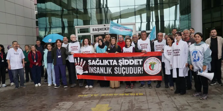 Mudanya Devlet Hastanesi önünde sağlıkta şiddet tepkisi