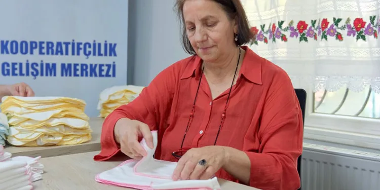 İnegöl’de iki otomobil kafa kafaya çarpıştı