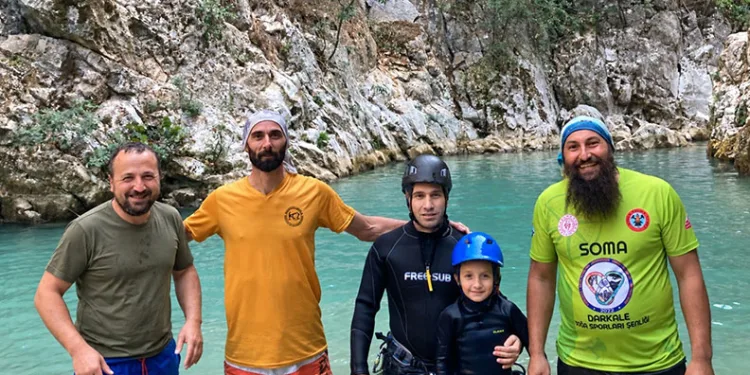 Bursa’nın en genç kanyoncusu: 8 yaşındaki Asya, Abadiye Kanyonu’nu geçti