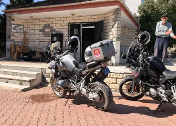 Mezarlıkta baltalı kavga: 1 yaralı