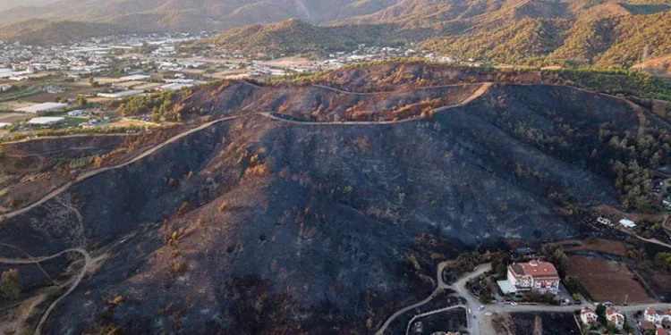 Takla atan otomobil hurdaya döndü: 2 yaralı