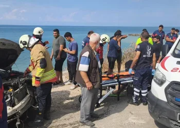 İki otomobil çarpıştı: 2 yaralı