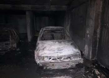 Balkonda çıkan yangın eve sıçramadan söndürüldü