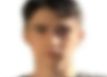 Balkonda çıkan yangın eve sıçramadan söndürüldü