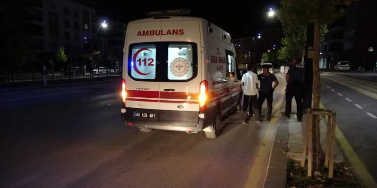 Balkonda çıkan yangın eve sıçramadan söndürüldü