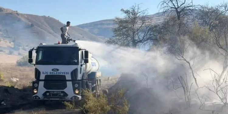 Balkonda çıkan yangın eve sıçramadan söndürüldü