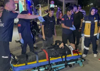 Balkonda çıkan yangın eve sıçramadan söndürüldü
