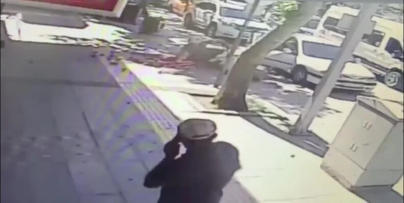 Balkonda çıkan yangın eve sıçramadan söndürüldü