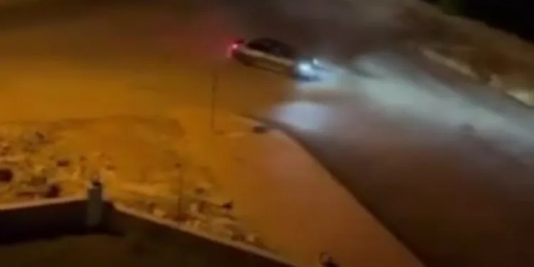 Kapısına pompalı tüfekle dayandı, sokakta terör estirdi