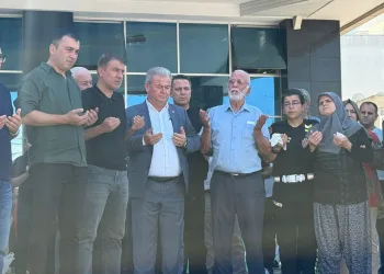 Kapısına pompalı tüfekle dayandı, sokakta terör estirdi