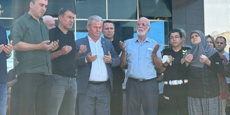 Kapısına pompalı tüfekle dayandı, sokakta terör estirdi