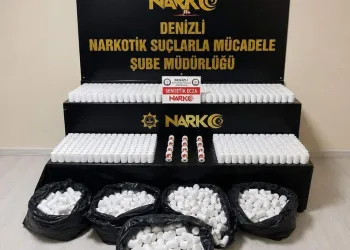 Kapısına pompalı tüfekle dayandı, sokakta terör estirdi