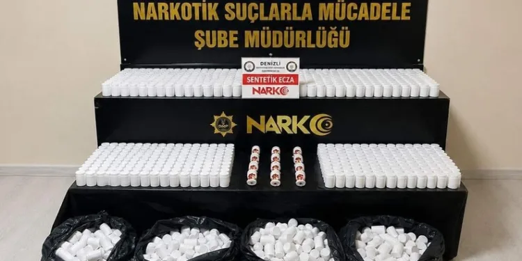 Kapısına pompalı tüfekle dayandı, sokakta terör estirdi