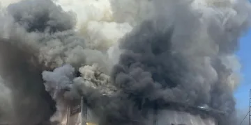 Kapısına pompalı tüfekle dayandı, sokakta terör estirdi