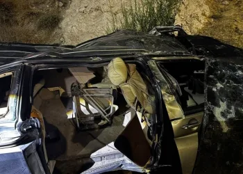 Kapısına pompalı tüfekle dayandı, sokakta terör estirdi