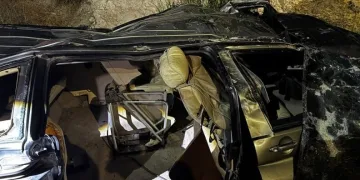 Kapısına pompalı tüfekle dayandı, sokakta terör estirdi