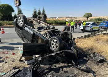 Kapısına pompalı tüfekle dayandı, sokakta terör estirdi