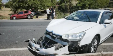 Kapısına pompalı tüfekle dayandı, sokakta terör estirdi