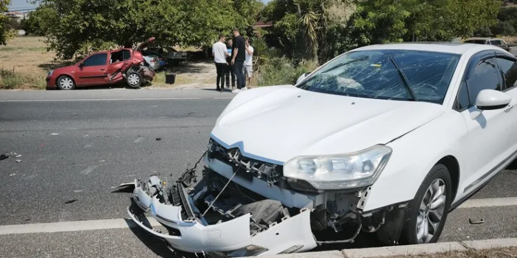 Kapısına pompalı tüfekle dayandı, sokakta terör estirdi