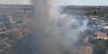Kapısına pompalı tüfekle dayandı, sokakta terör estirdi
