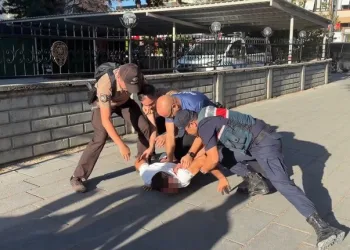 Kaza sonrası aracı bırakıp kaçtılar
