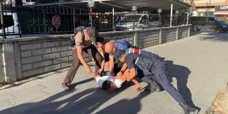 Kaza sonrası aracı bırakıp kaçtılar