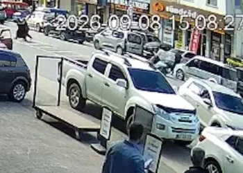 Kaza sonrası aracı bırakıp kaçtılar
