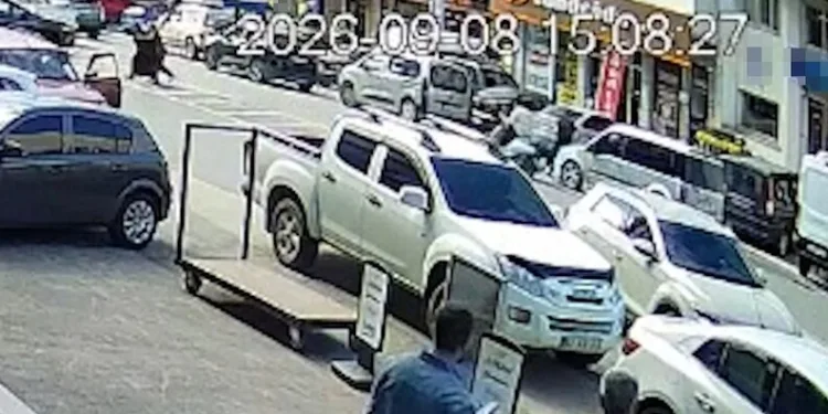 Kaza sonrası aracı bırakıp kaçtılar