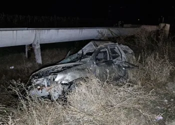 Kaza sonrası aracı bırakıp kaçtılar