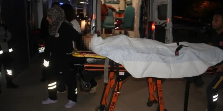 Çardakta çıkan yangın 3 katlı binaya sirayet etti: 1 kişi yaralandı