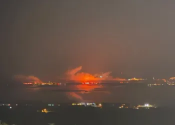 Çardakta çıkan yangın 3 katlı binaya sirayet etti: 1 kişi yaralandı