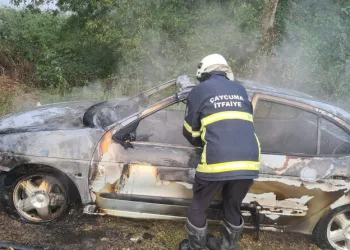 Çardakta çıkan yangın 3 katlı binaya sirayet etti: 1 kişi yaralandı