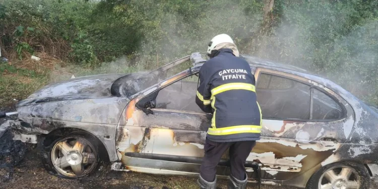 Çardakta çıkan yangın 3 katlı binaya sirayet etti: 1 kişi yaralandı