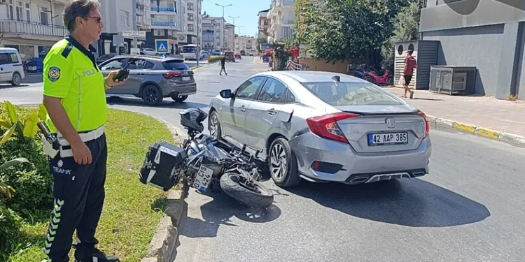 Çardakta çıkan yangın 3 katlı binaya sirayet etti: 1 kişi yaralandı