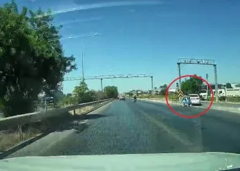 Çardakta çıkan yangın 3 katlı binaya sirayet etti: 1 kişi yaralandı