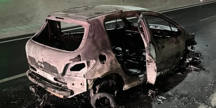 Çardakta çıkan yangın 3 katlı binaya sirayet etti: 1 kişi yaralandı