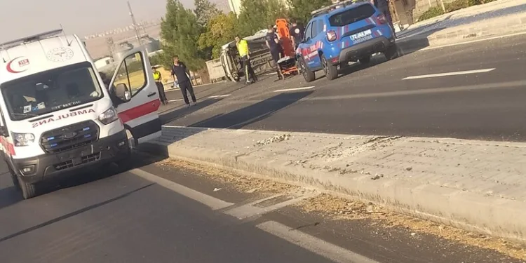 Çardakta çıkan yangın 3 katlı binaya sirayet etti: 1 kişi yaralandı