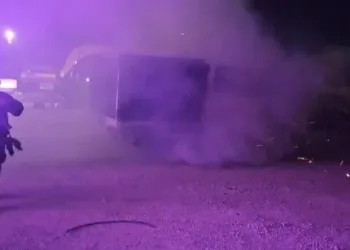 Çardakta çıkan yangın 3 katlı binaya sirayet etti: 1 kişi yaralandı