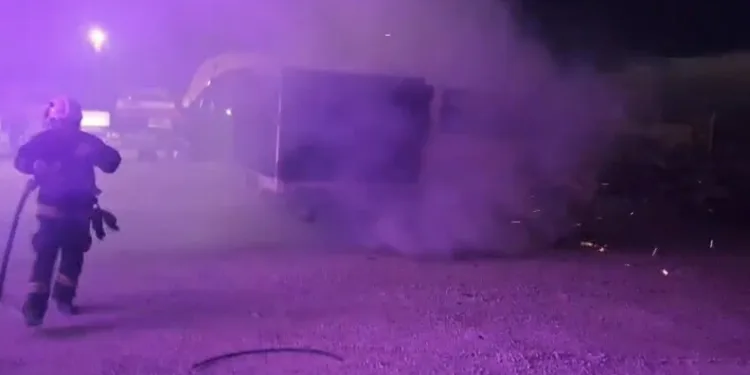 Çardakta çıkan yangın 3 katlı binaya sirayet etti: 1 kişi yaralandı